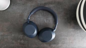 18-Hour Flight in Economy: Are Sony's WH-1000XM6 the Best ANC