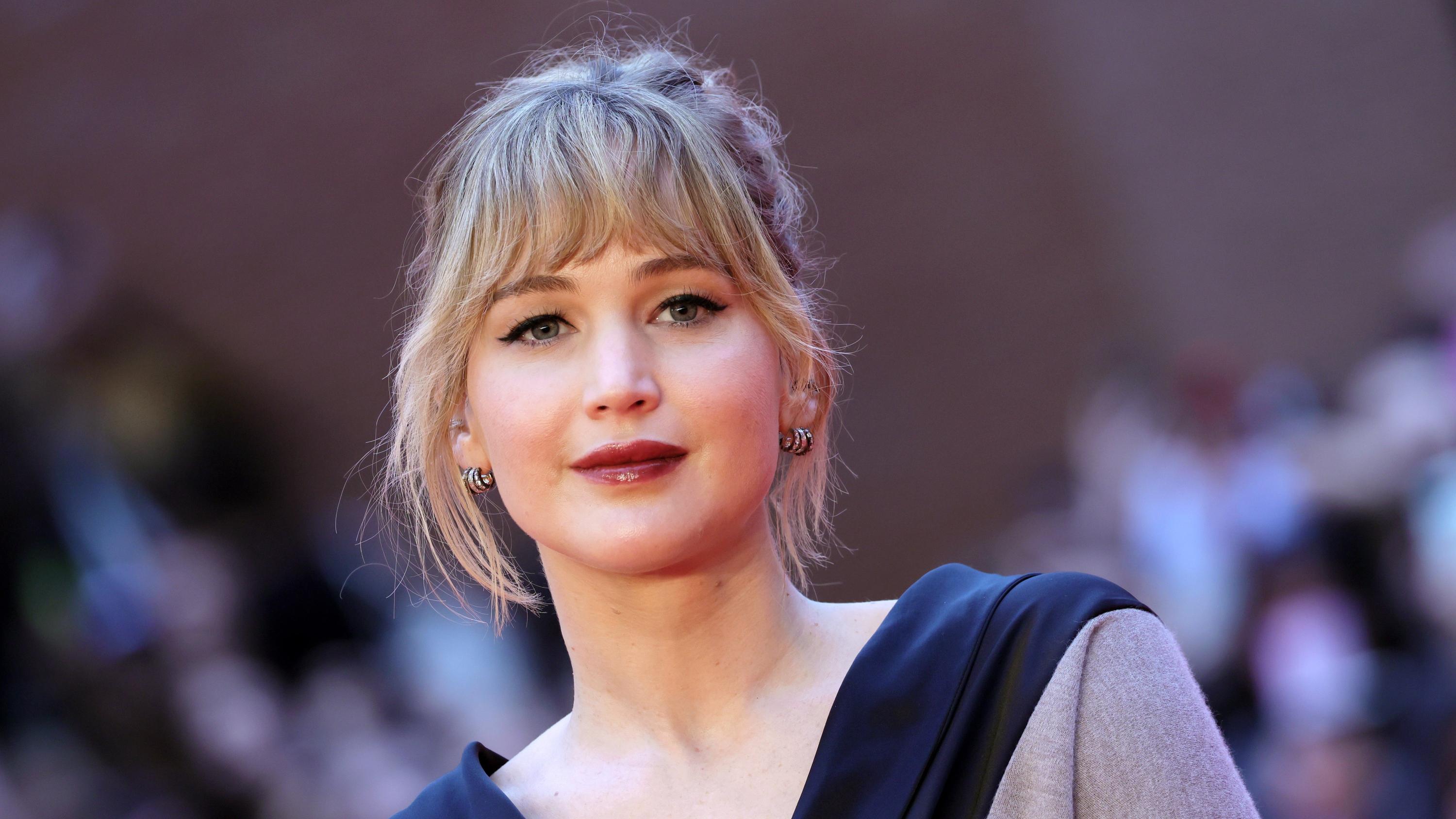 Jennifer Lawrence Calls Ariana Grande's SNL Impression Spot-On