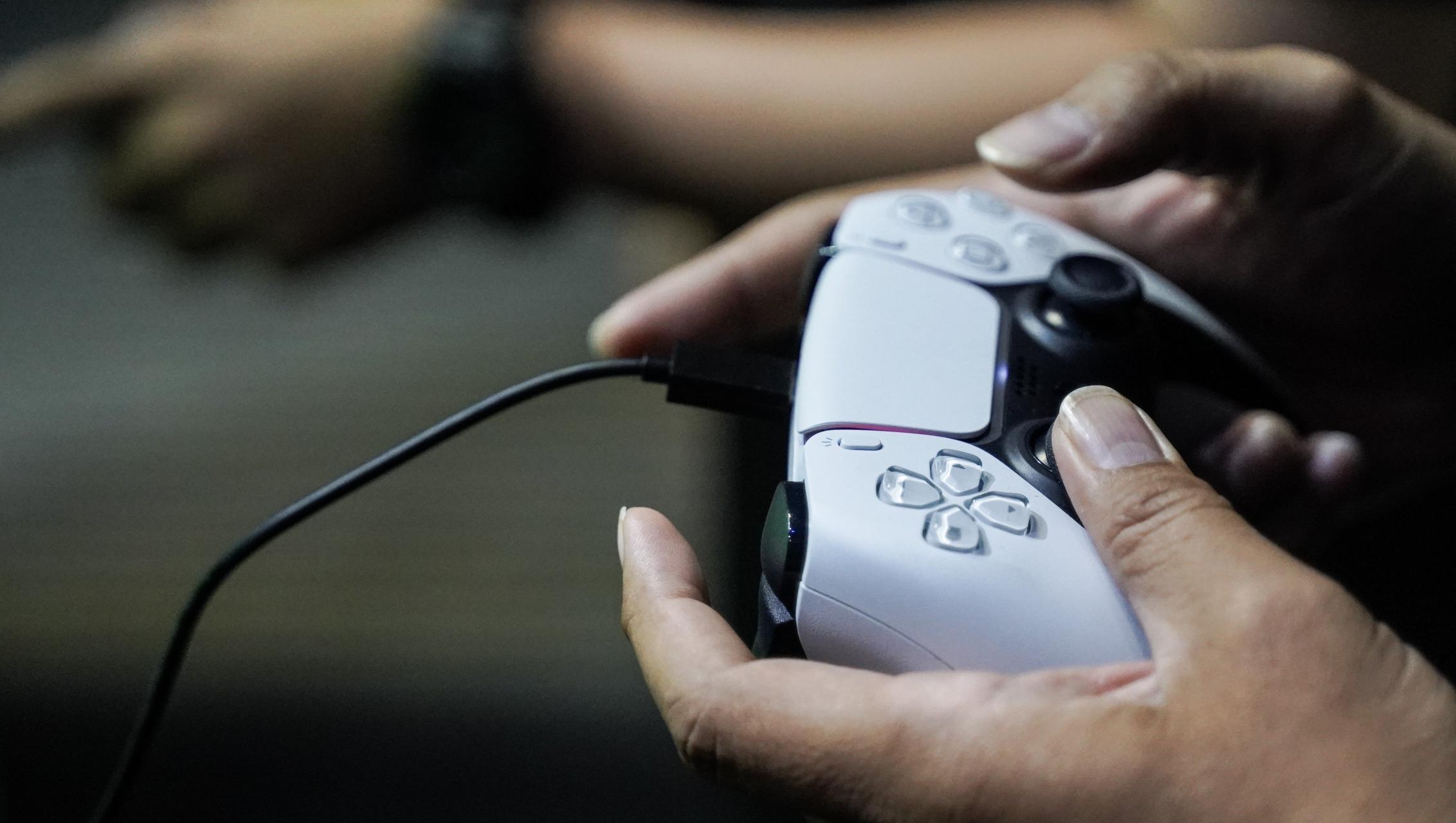 PS5 Sales Dip, Still Close to PS4 and Beat Nintendo Switch 2