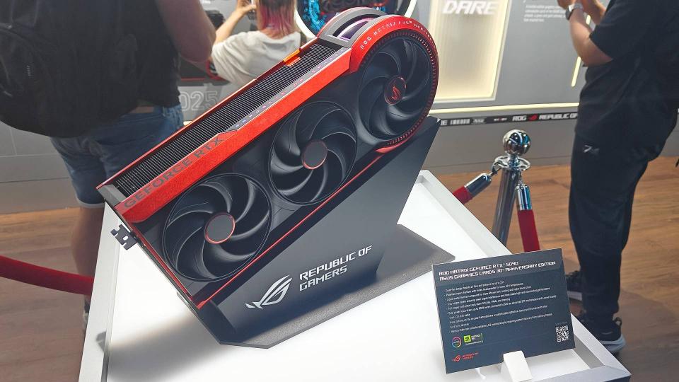 RTX 5090: 800W Power-Hungry Card Looks Like It's from 2008