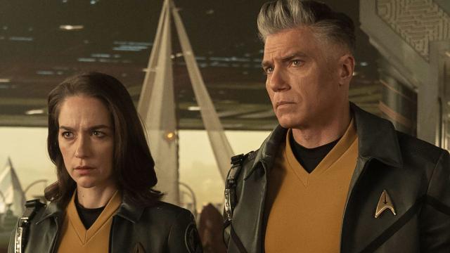 Star Trek Producer Compares Modern Shows to Tinder: Needs More Depth