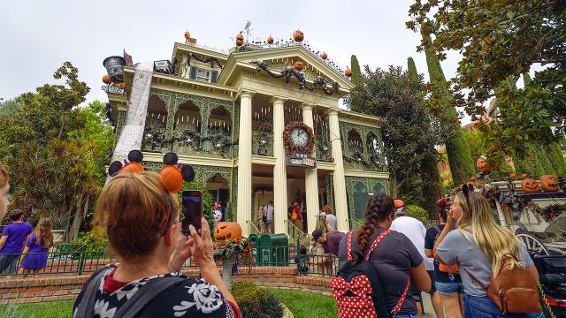 Tragic End: Disneyland Guest Passes Away After Haunted Mansion Ride