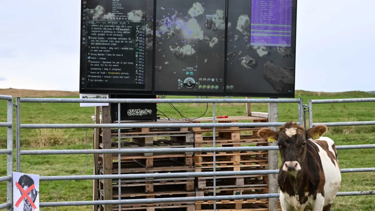 EVE Online: cow plays and connects players via Twitch